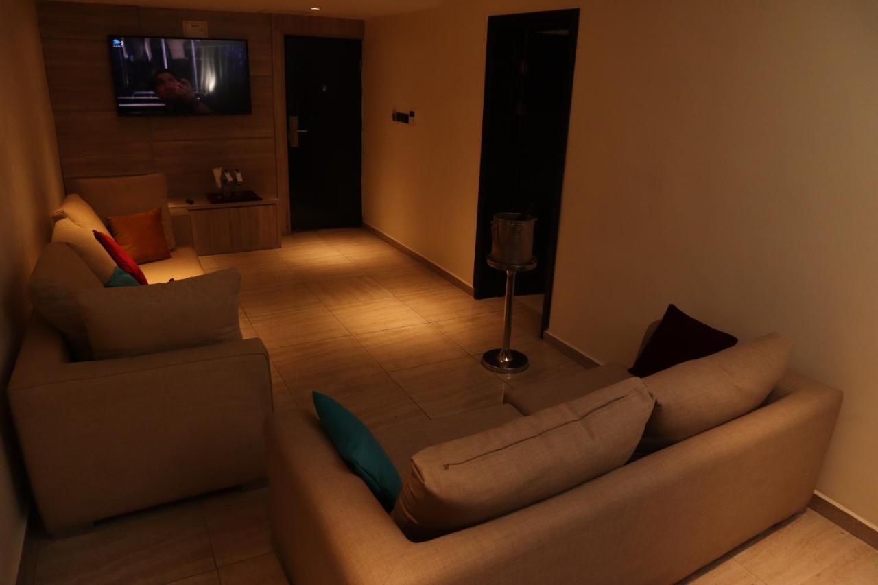 Monty Suites Калабар Екстер'єр фото
